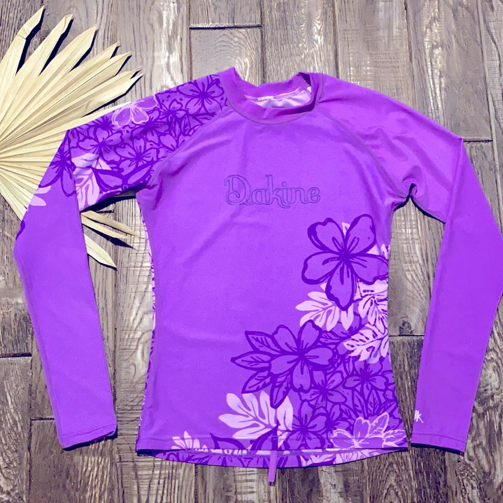 NWOT Dakine long sleeve rash guard size small